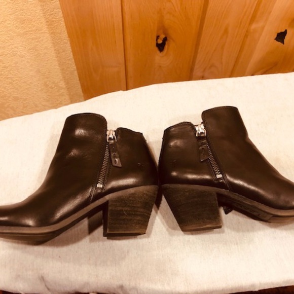 Frye Judith double zip black leather ankle bootie 6.5 - Picture 3 of 8